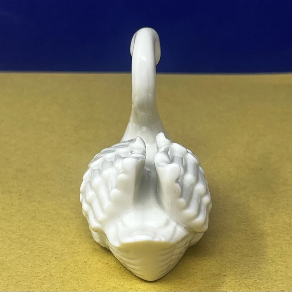 Lenox Porcelain 3” Swan Wedding cake topper/place setting holder 24k gold beak - Picture 5 of 10